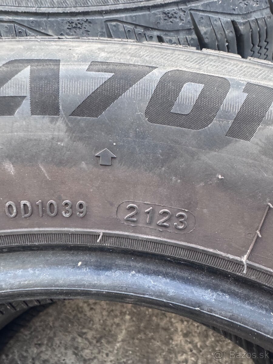 Zimne pneu 215/60 R16 - 2