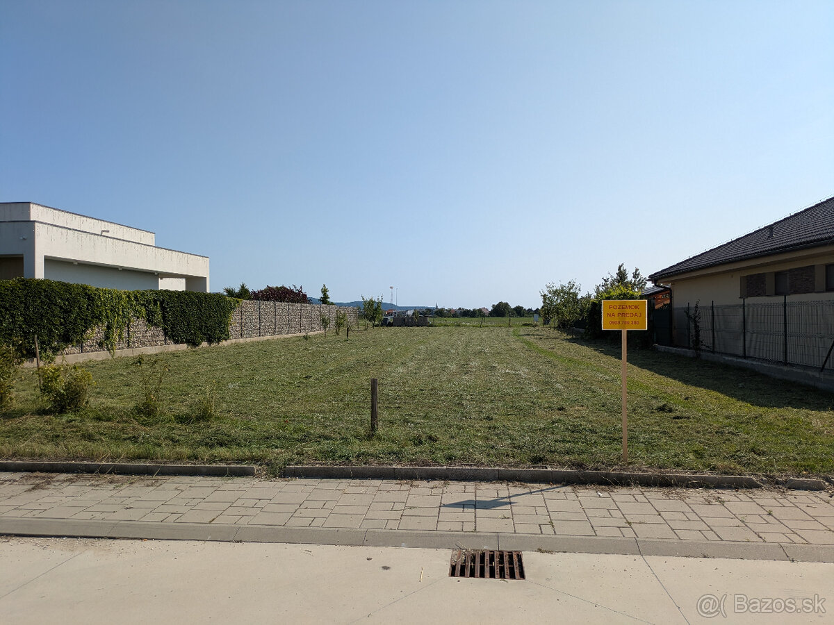 Stavebný pozemok na predaj obci Rakoľuby - 2