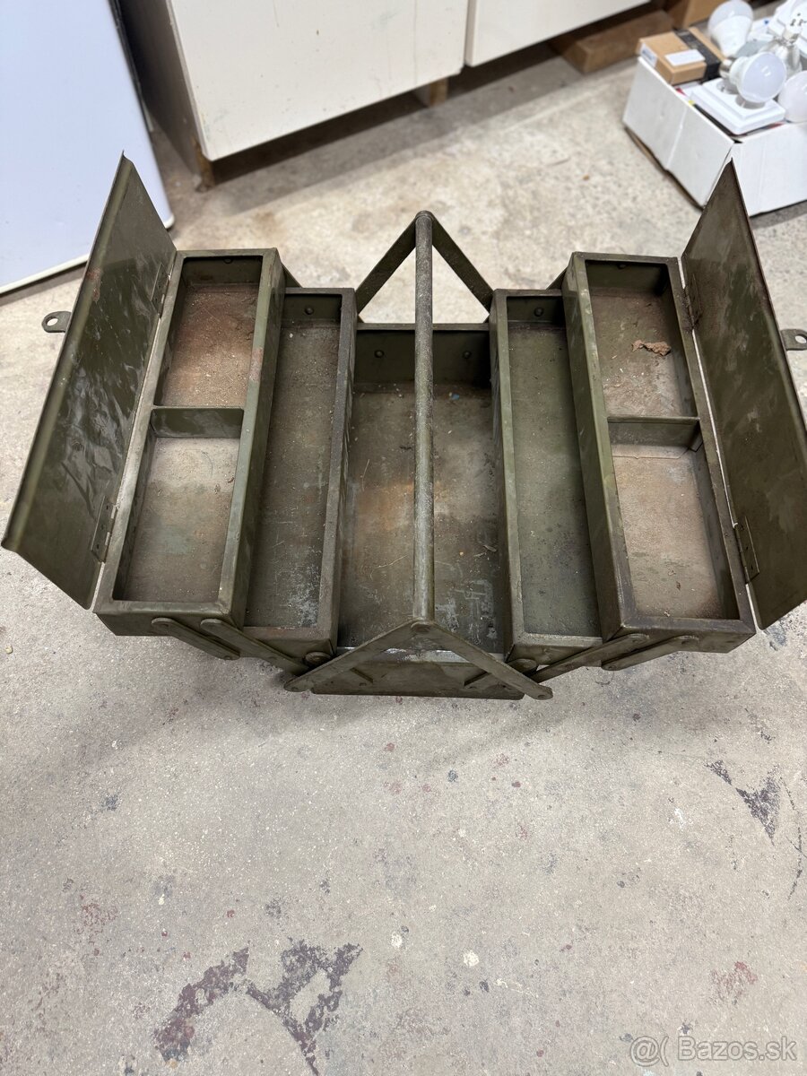 Retro kufrík na náradie - 2