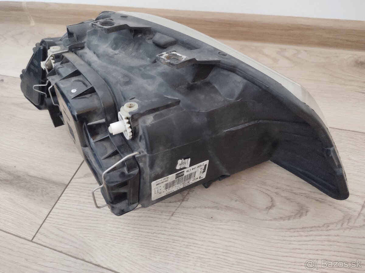 Svetlomet SEAT Ibiza / Cordoba III 6L - poškodený - 2