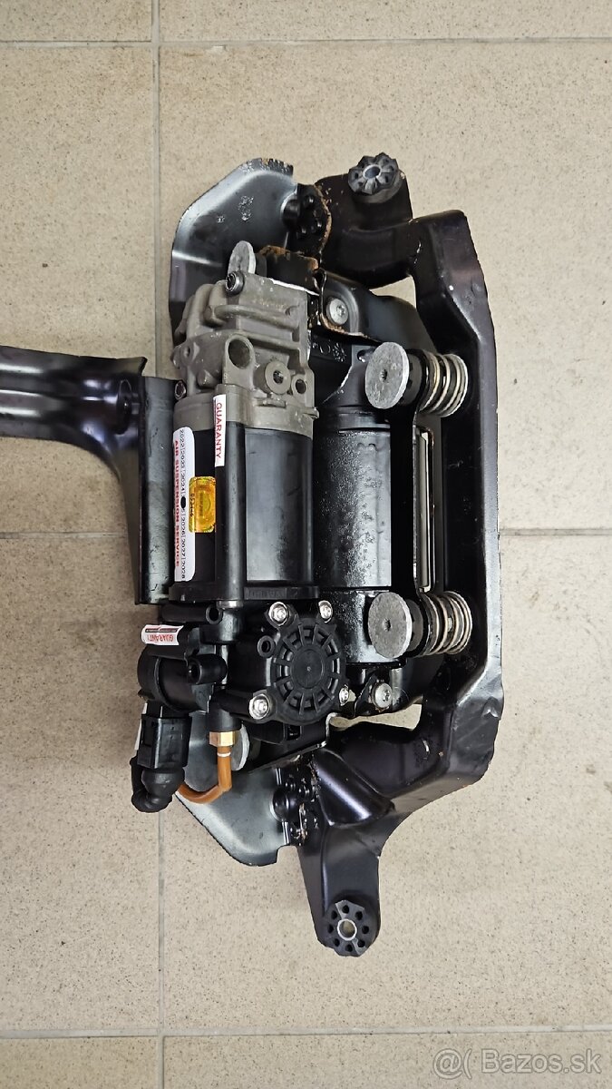 Kompresor vzduchoveho podvozku Audi A8 D4 - 2