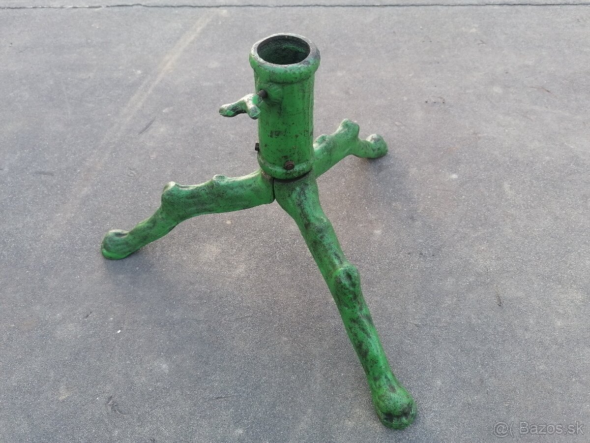 Predám starožitný stojan na Vianočný stromček - 2