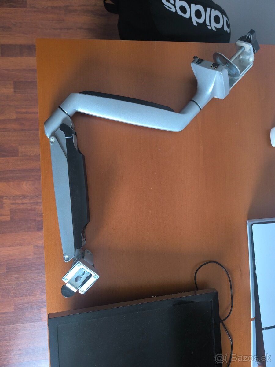 Monitor s drziakom - 2