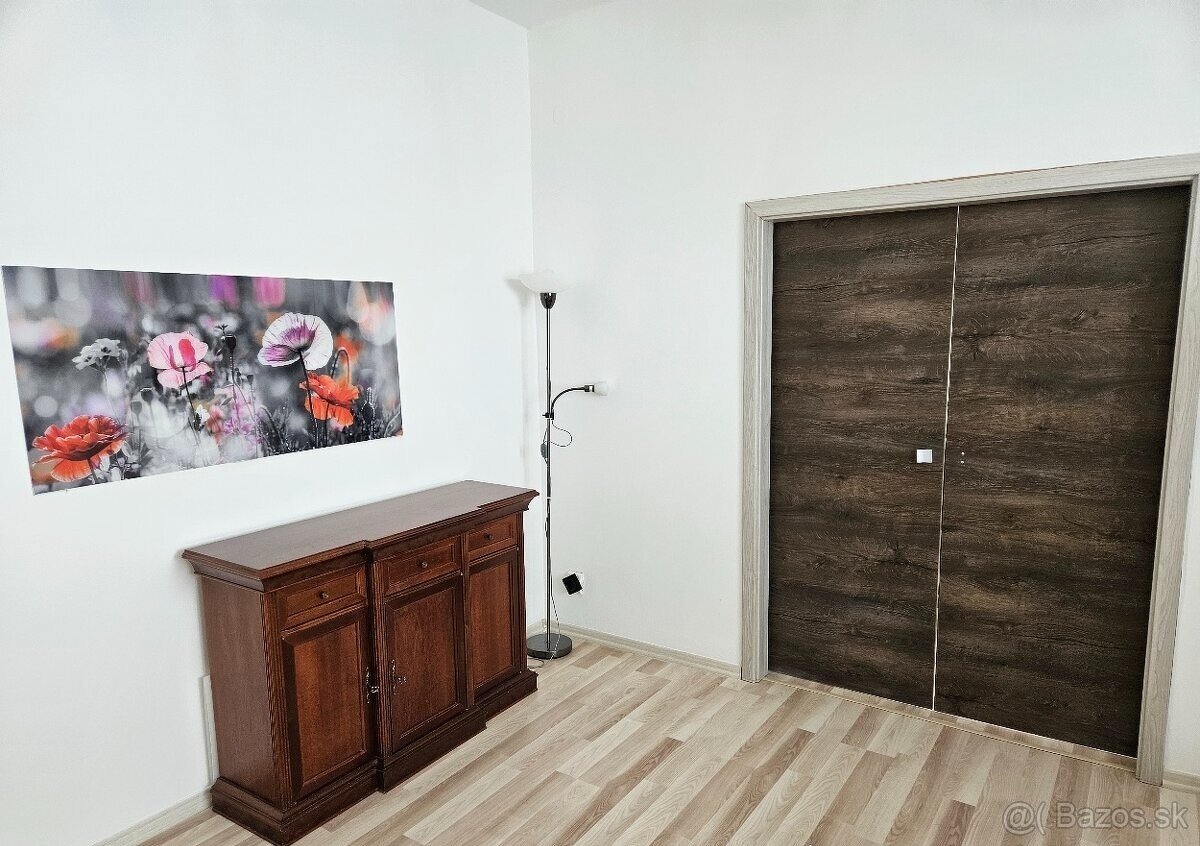 PREDAJ-3izbový byt v centre mesta-MICHALOVCE - 2