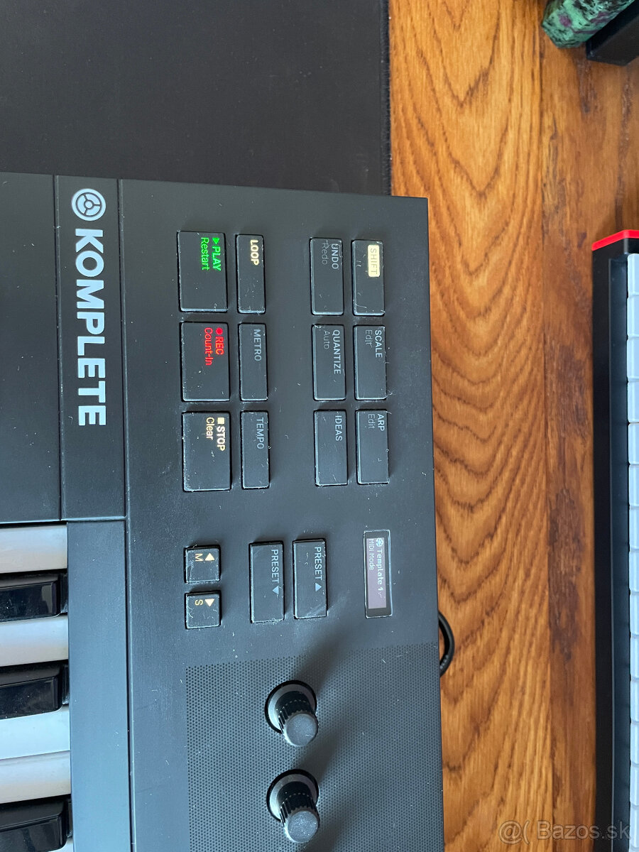 Komplete Kontrol A25 - 2