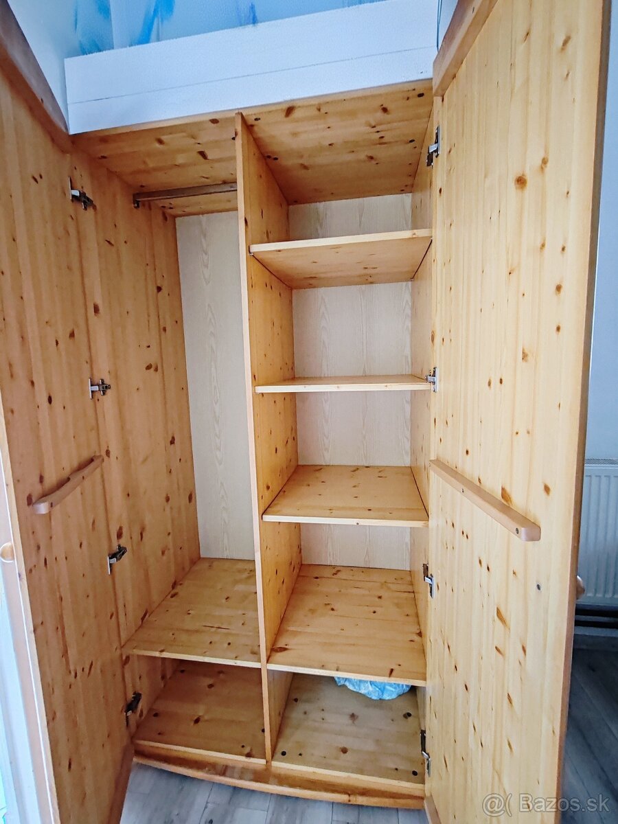 Drevená skriňa - 2