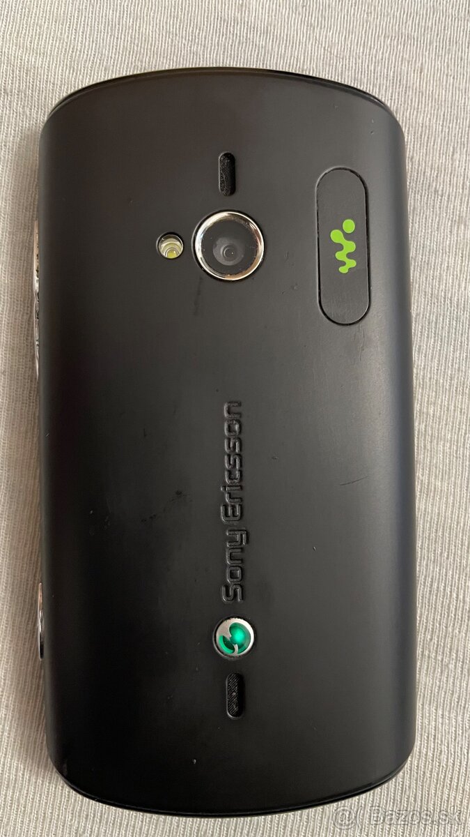 Sony Ericsson WT19i Live with Walkman - 2