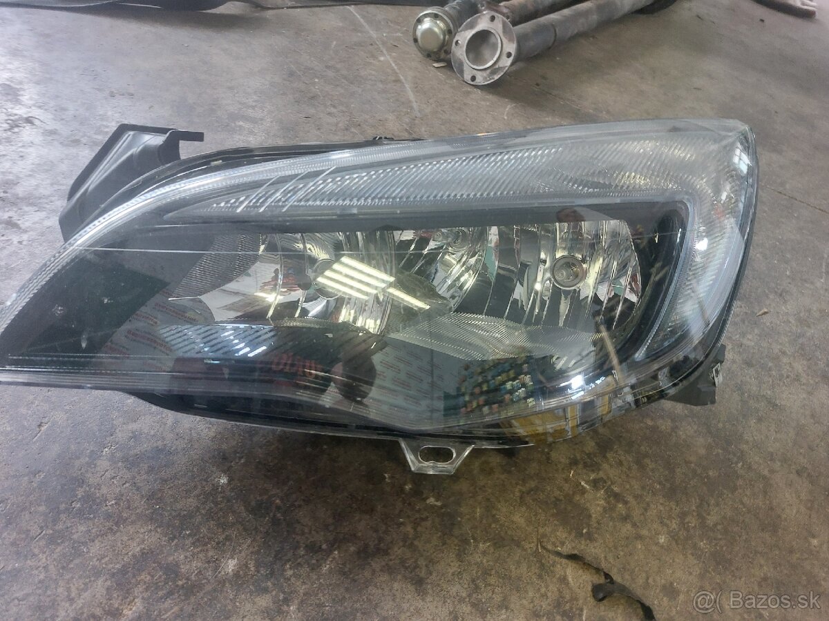 Predám lavé Svetlo Opel astra j - 2