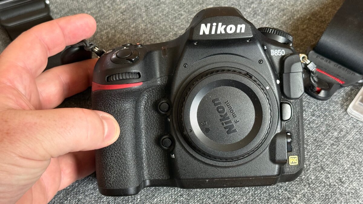 Nikon D850 telo + doplnky - 2