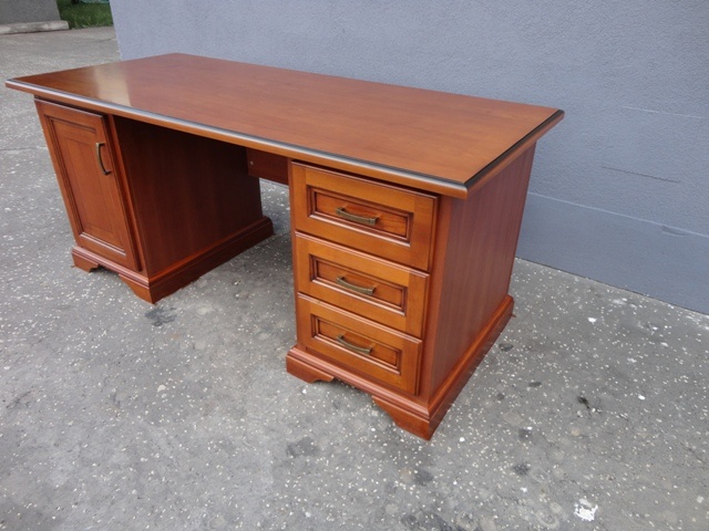 Kancelársky drevený stôl - 2