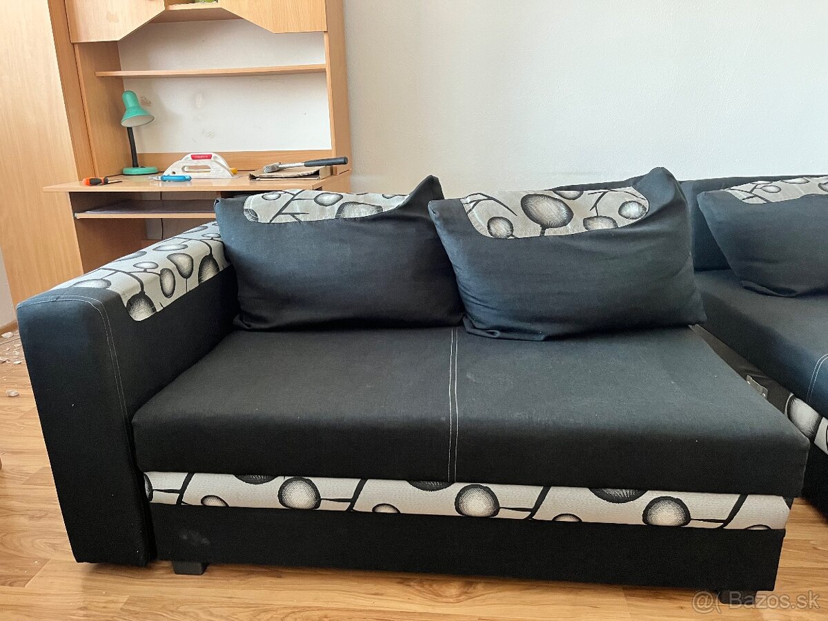 Rozťahovací gauč a písací stôl - 2