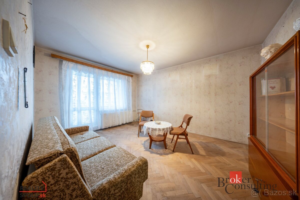 Na predaj 4 izbový byt v centre mesta Lučenec - 2