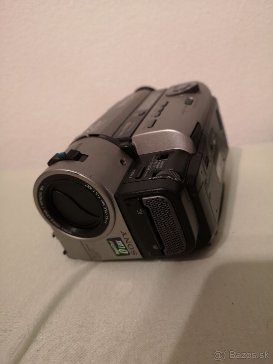 Kamera Sony Handycam Model CCD-TR840E - 2