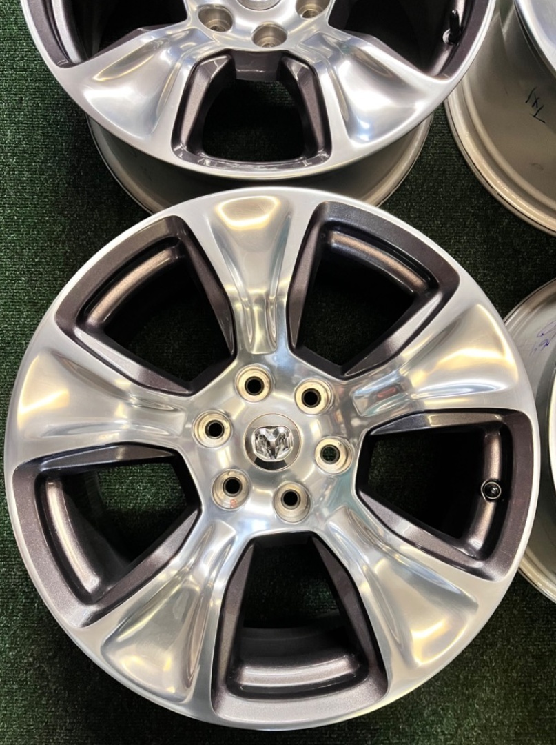 6x139.7 R20 Originál Dodge RAM 1500 model 2022 + senzory - 2