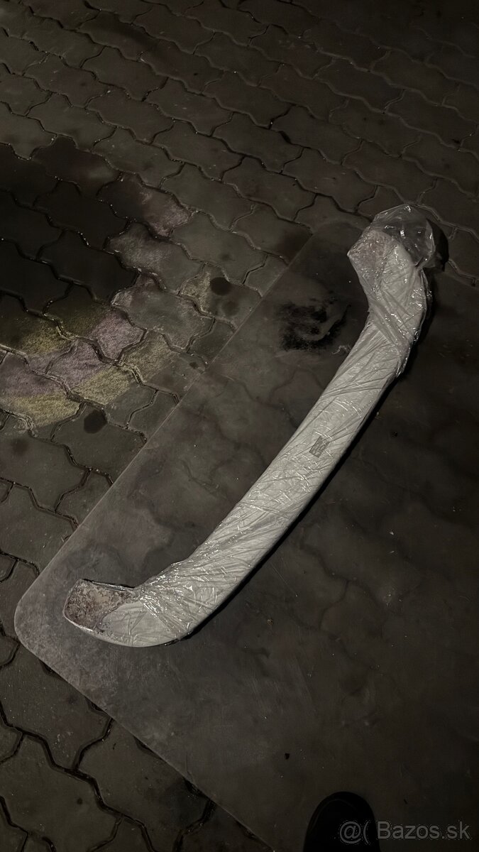 Golf MK4 krídlo - 2