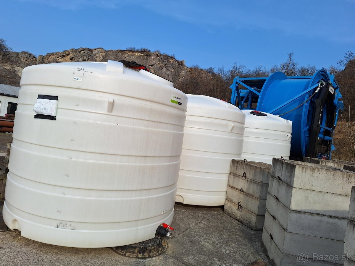 Plastové nádoby na vodu 9m3 - 2