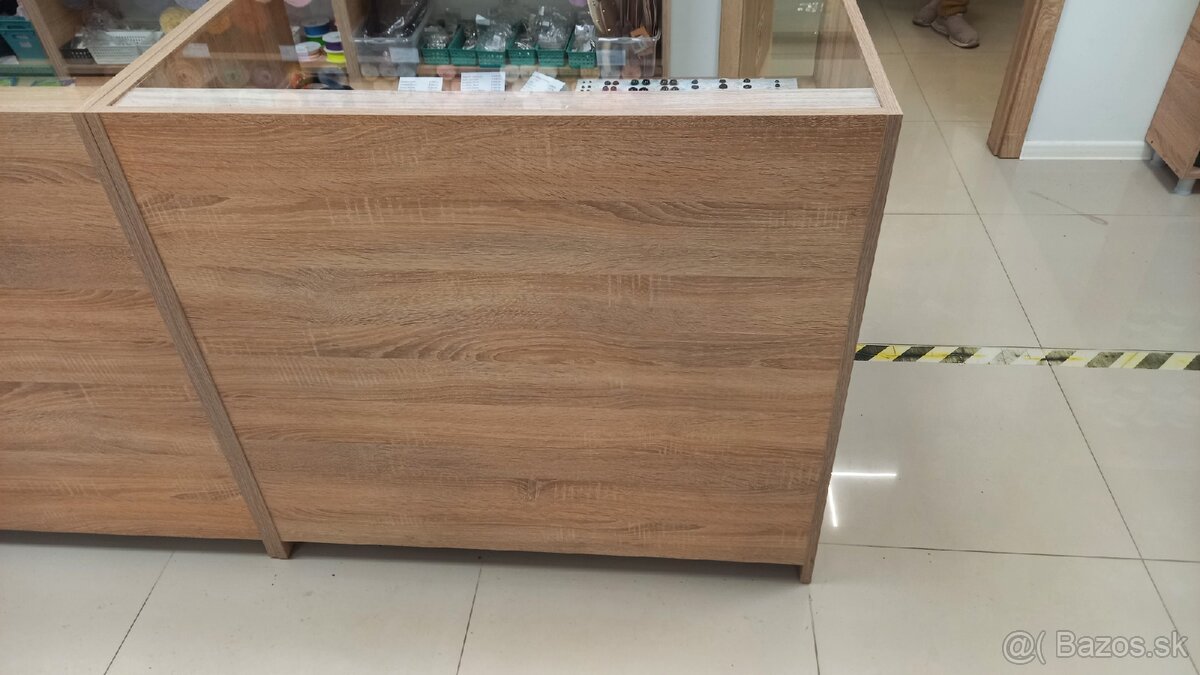 predám predajné presklené pulty - 2