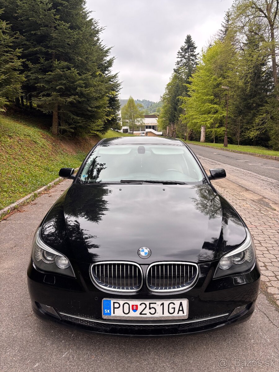 BMW 523i E60 2008 manuál - 2