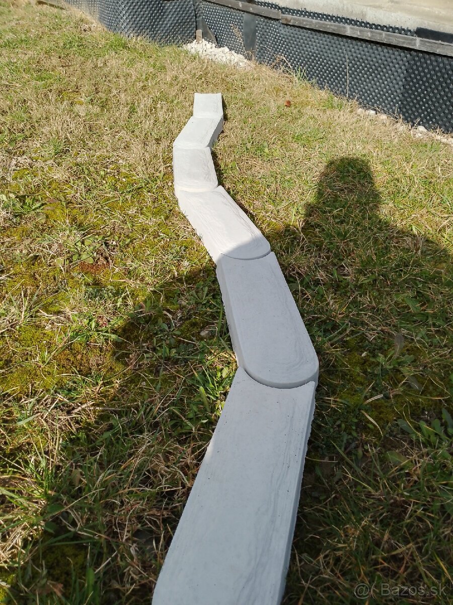 Trávnikovy lem/obruba - 2