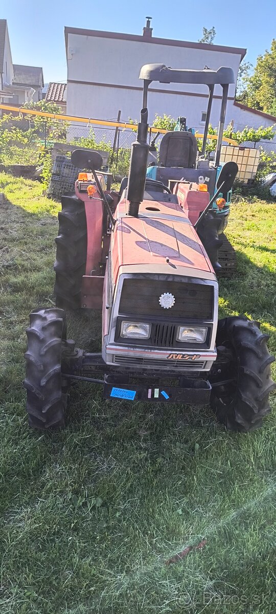 Mitsubishi MT 28 - 2