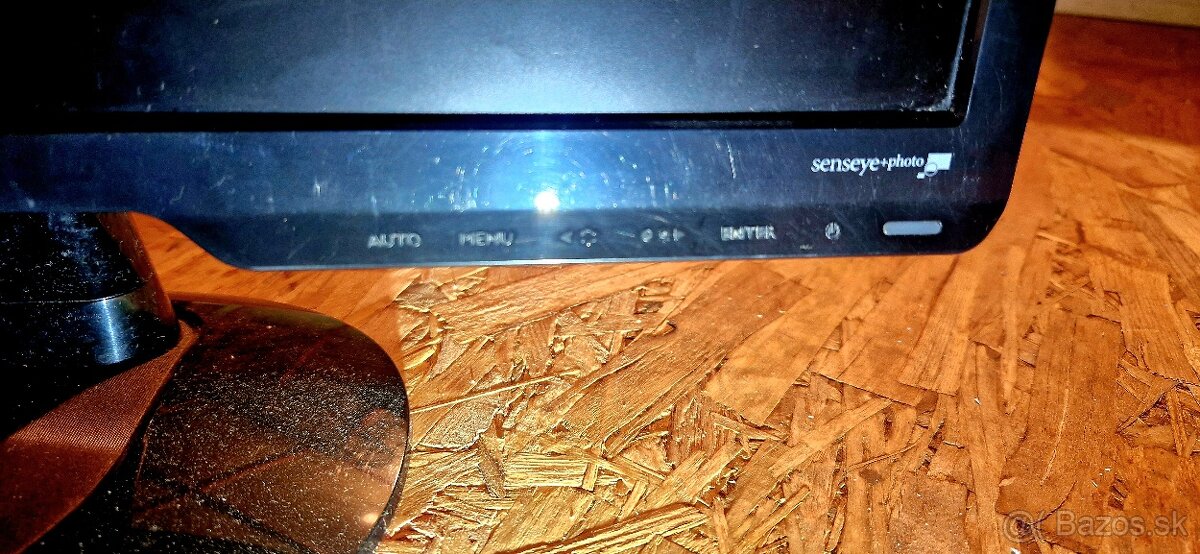 BENQ LCD monitor - 2