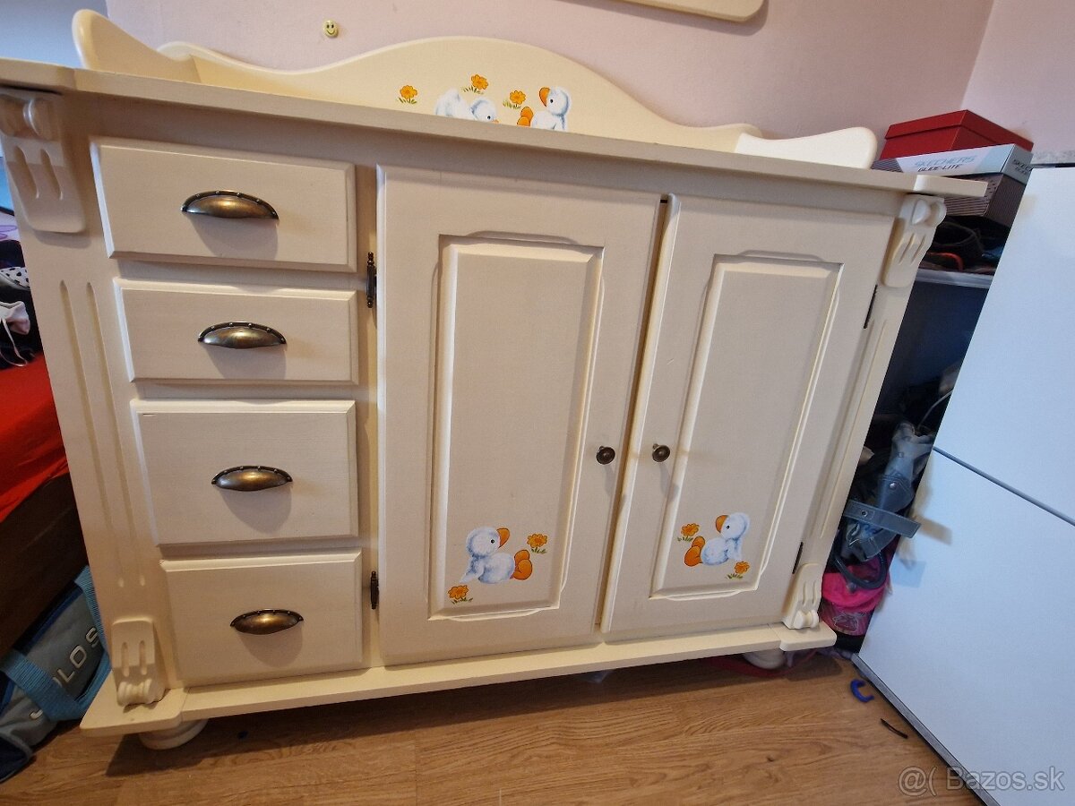 Masívna komoda - 2