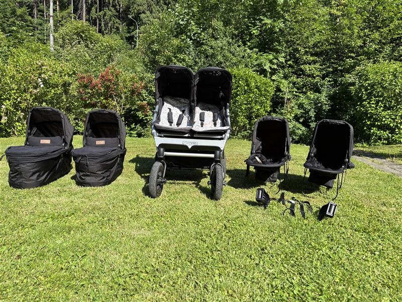 Dvojičkový kočík Mountain Buggy Duet V3+ autosedačky - 2