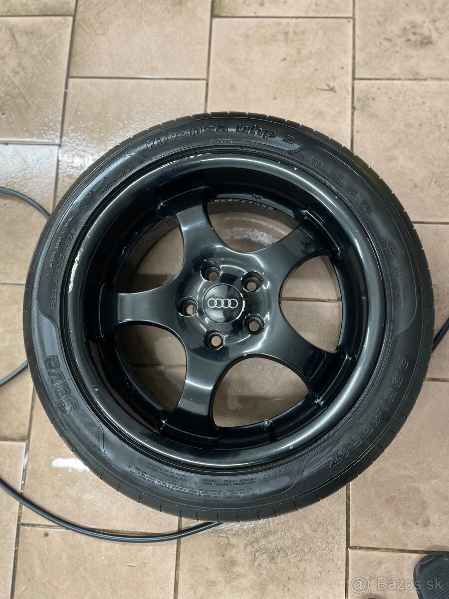 Letné pneumatiky s diskami 235/45 R17 - 2