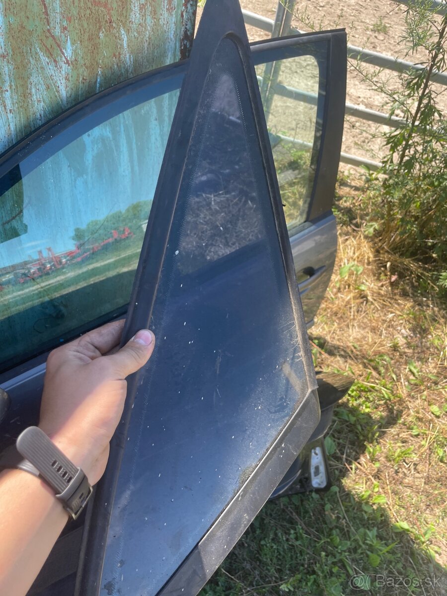 Bočné trojuholníkové sklo Audi A6 C6 (pravé/zadné) - 2