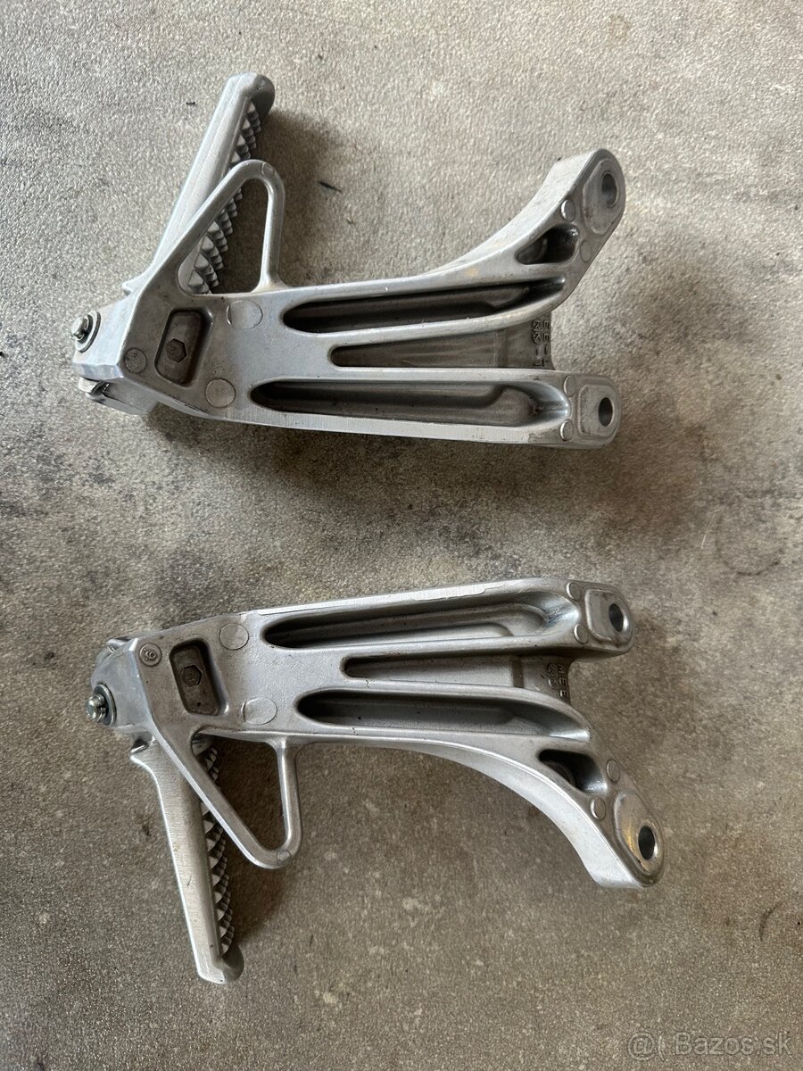 Zadne stupačky CBR 600R 2003-2006 - 2