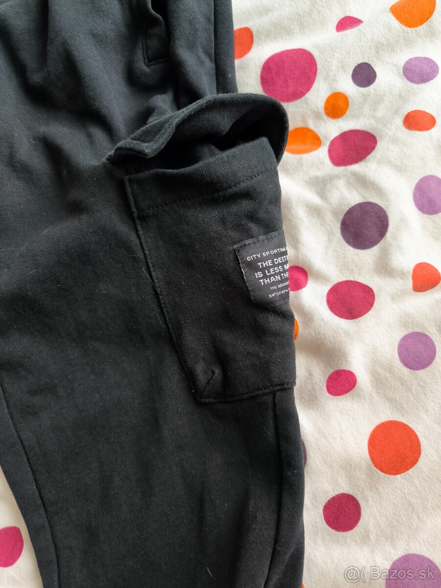 Kapsové tepláky Reserved - 2