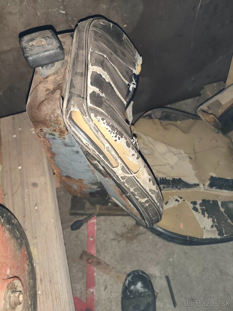 Predám sedačku na traktor - 2