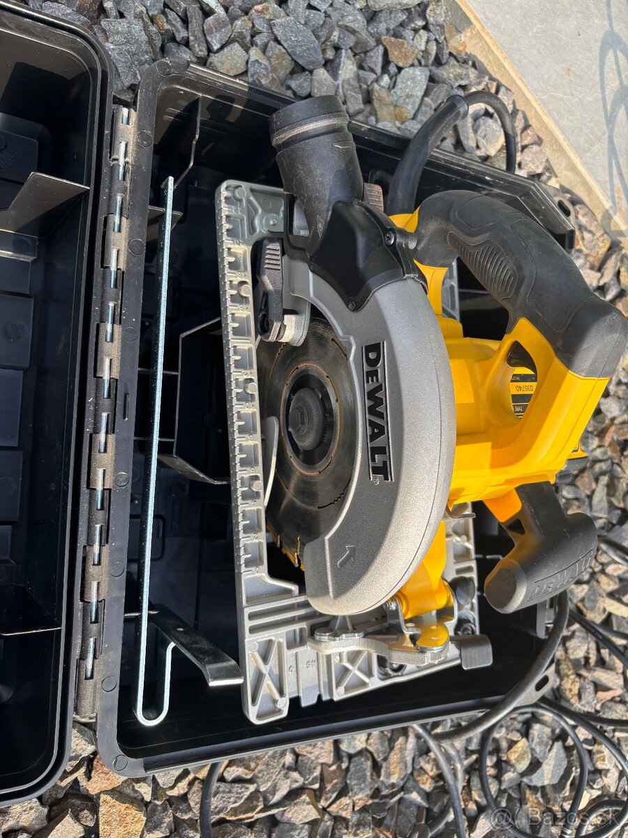 Predám pílu dewalt - 2