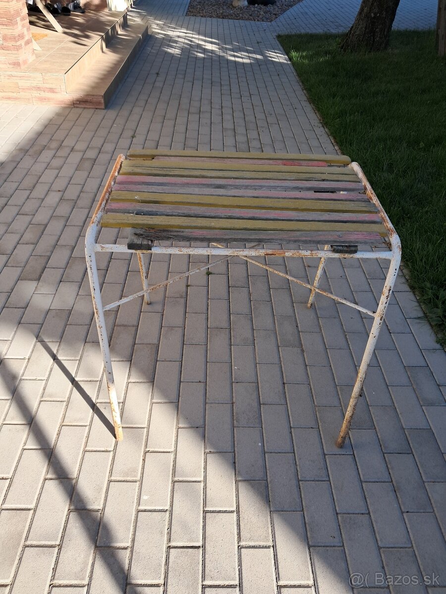Predám záhradný stolík. - 2