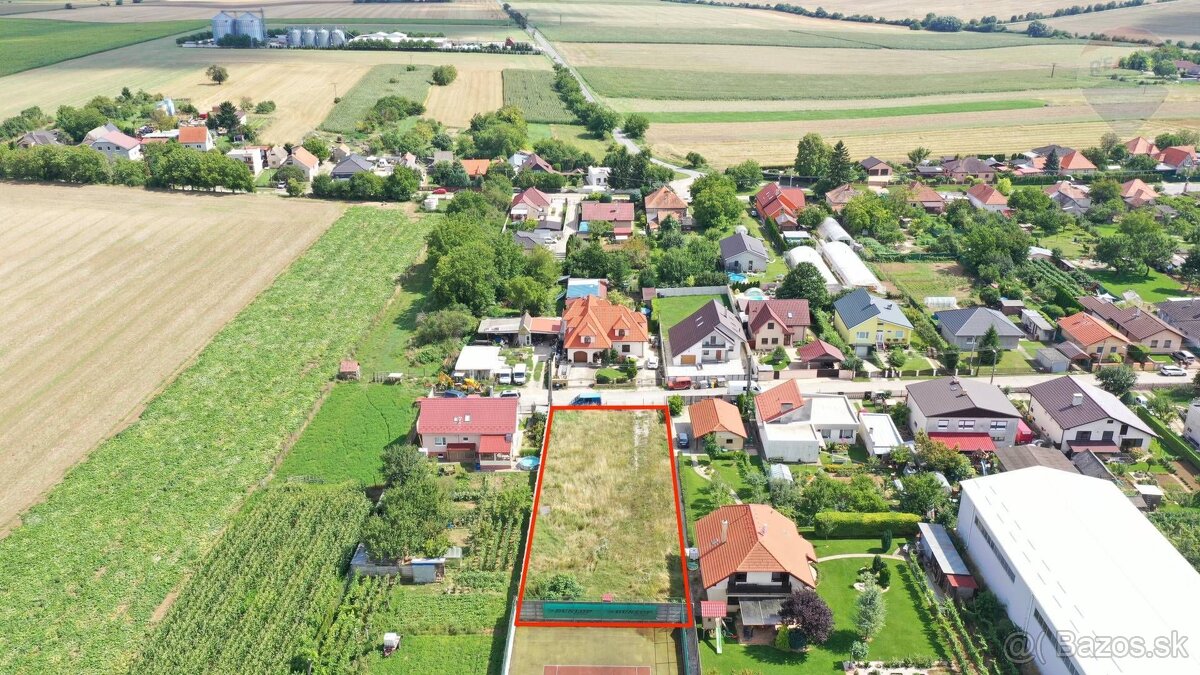 NA PREDAJ SLNEČNÝ STAVEBNÝ POZEMOK, CABAJ-ČÁPOR, LUKRATÍVNA - 2