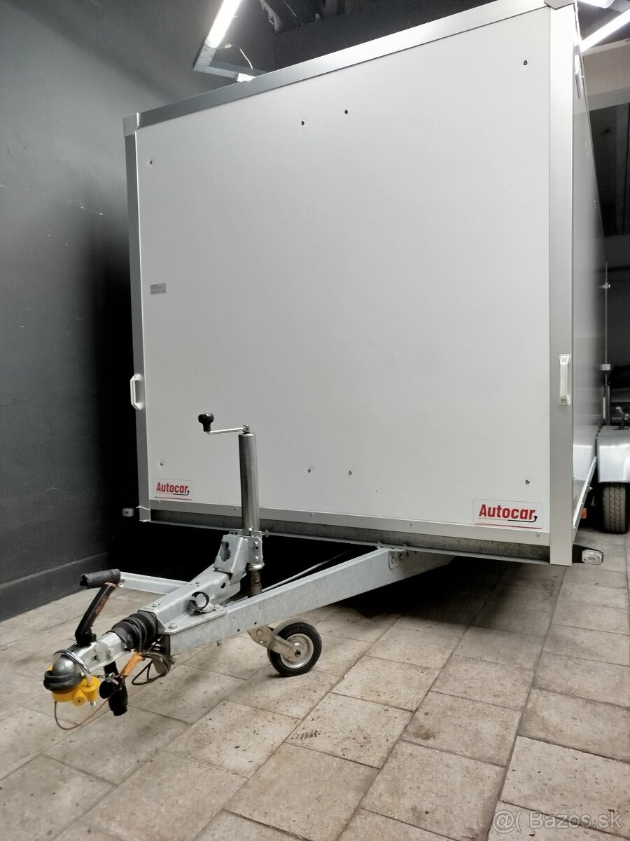 Skrinovy prívesný vozík . - 2