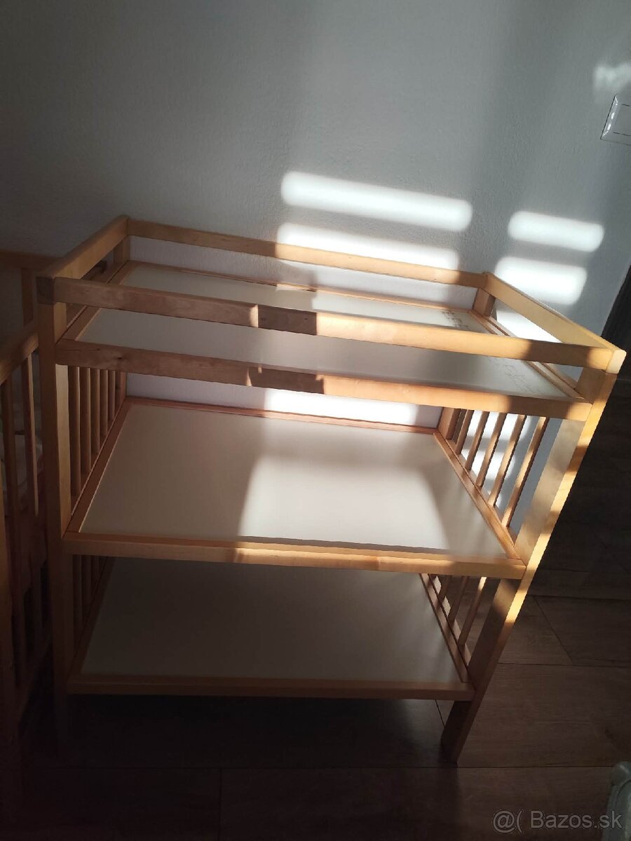 Prebaľovací pult - 2