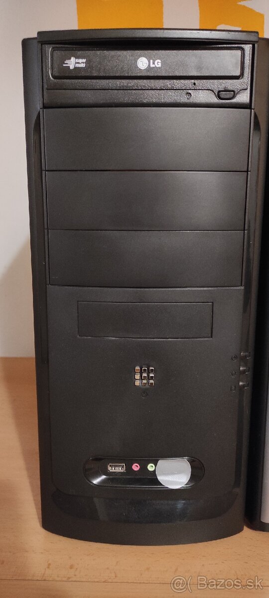 Staršie PC skrine - 2
