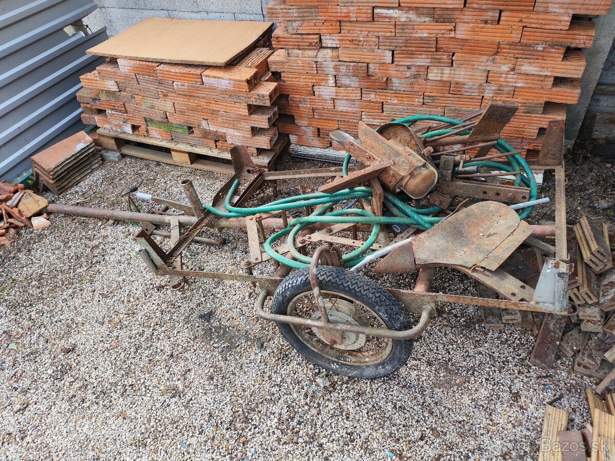 Traktorik rotavator. - 2