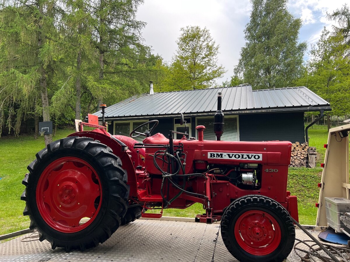 Traktor Volvo - 2
