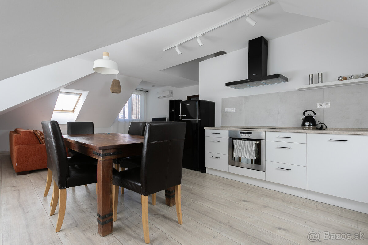 Len u nás v ponuke: Predaj 3 izbového bytu na Svätoplukovej - 2