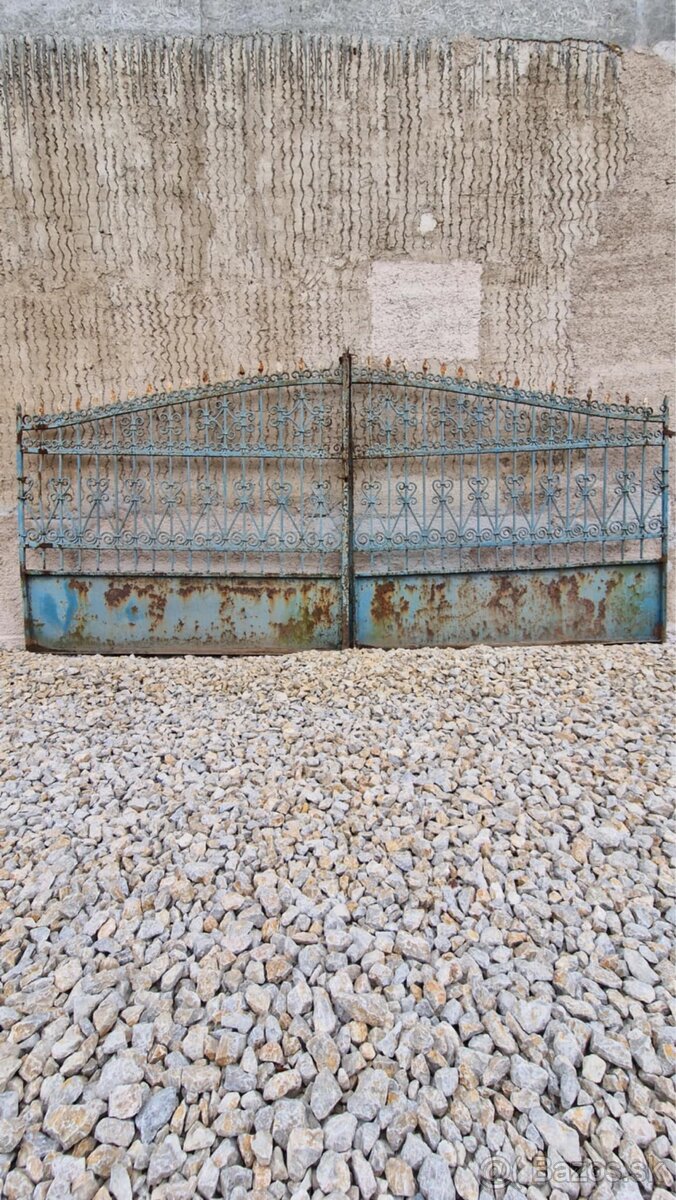 Kovaná brána / plot - 2