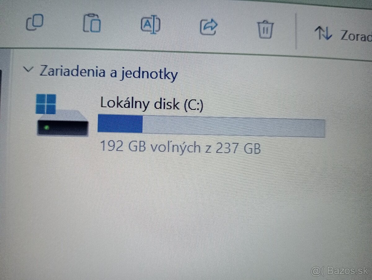 predám Lenovo V330 , Intel core i5 , 8gb ram , ssd - 2