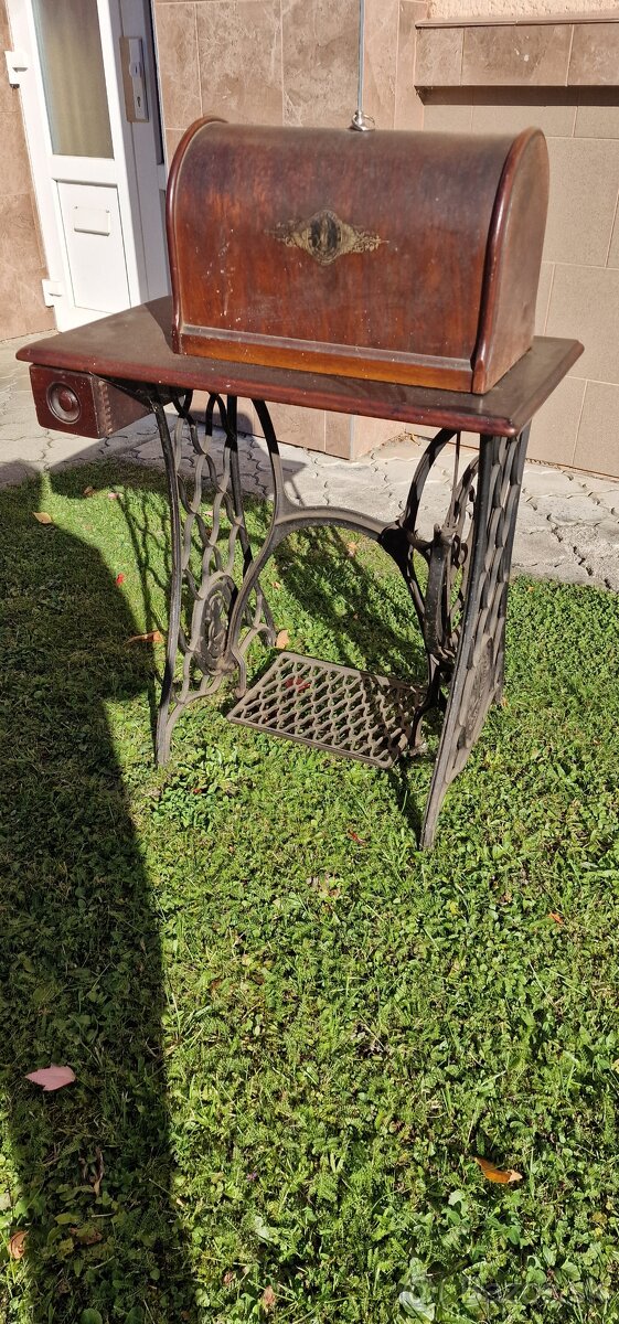 Šijací stroj Singer - 2