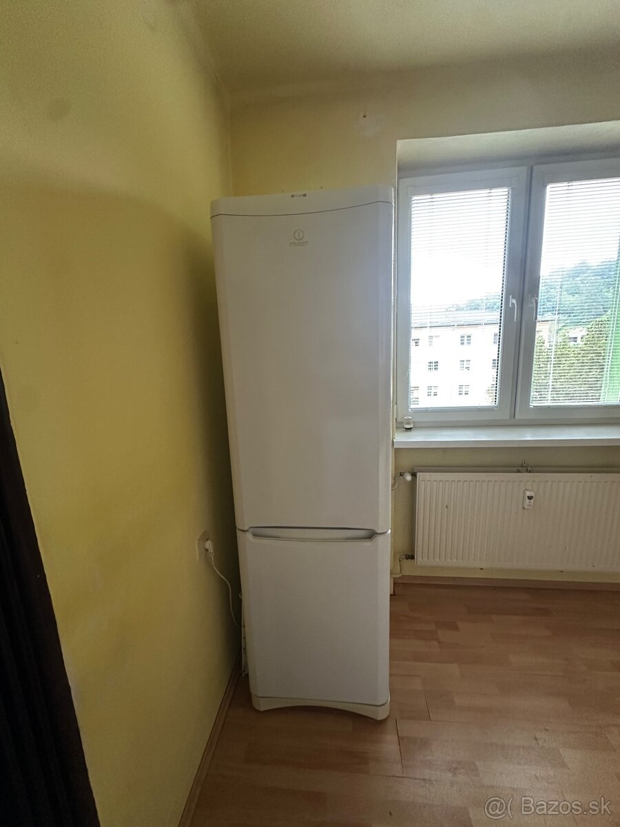 Chladnička s mrazničkou - 2