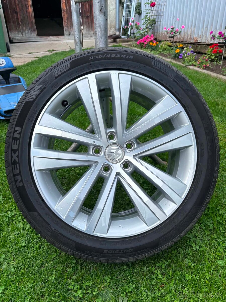 Pneumatiky 235/45 r18 - 2