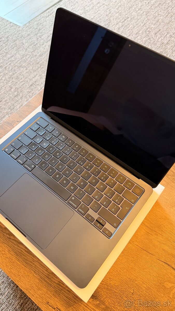 MacBook Air 13" M3 (16GB RAM, 256GB) - 2