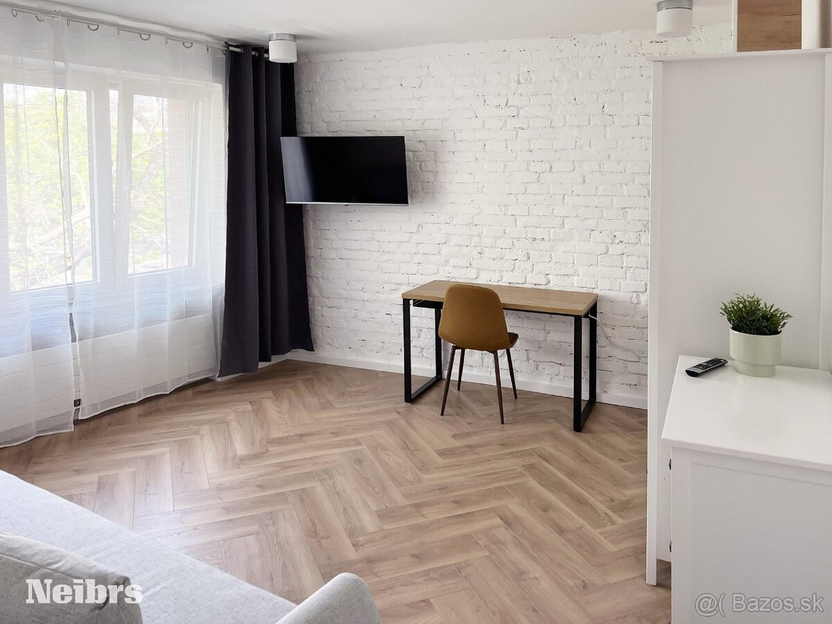 Zariadený byt pri Medickej záhrade | Staré mesto – foto 2
