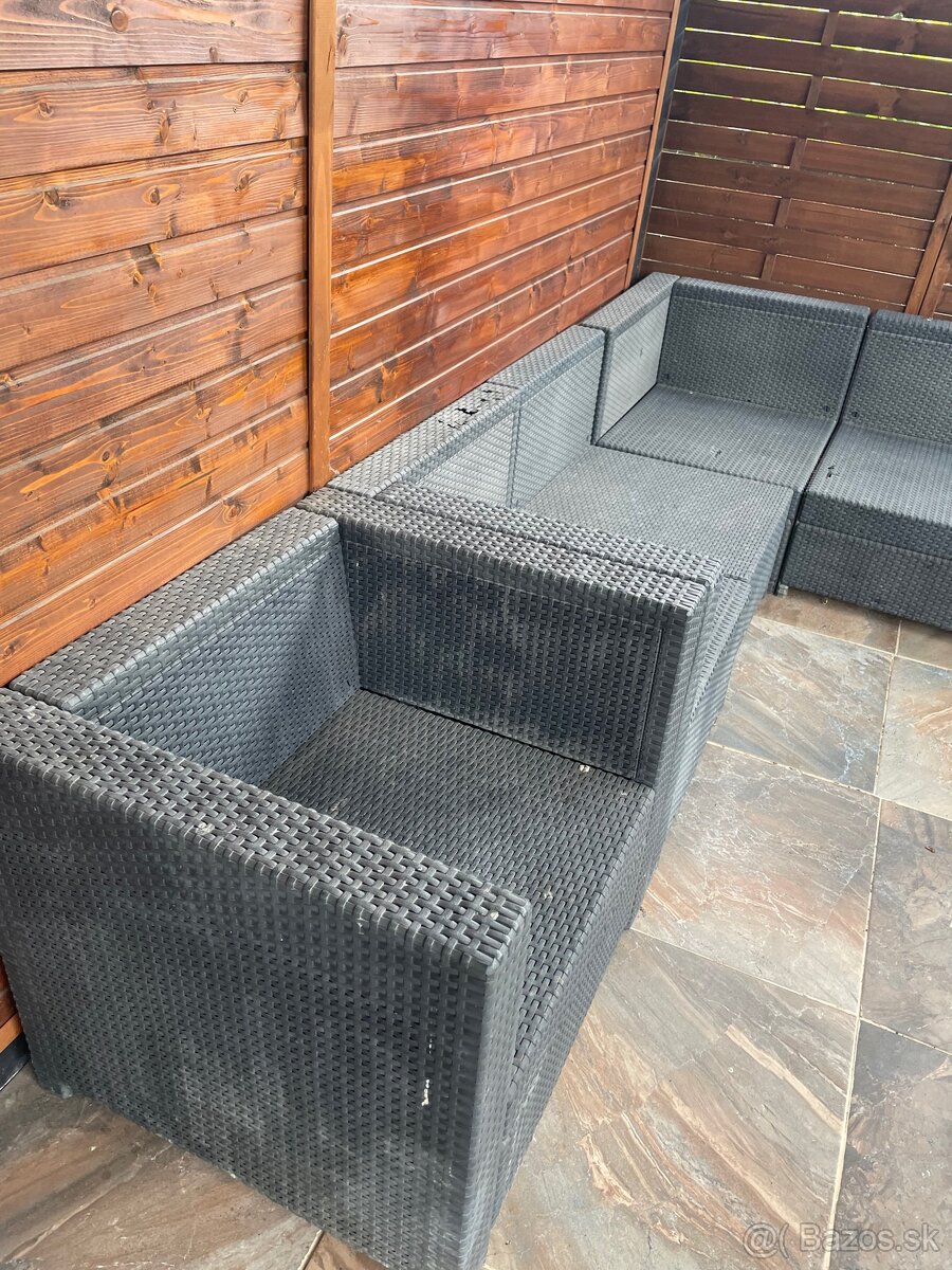 Zahradne sedenie s vankusmi - 2
