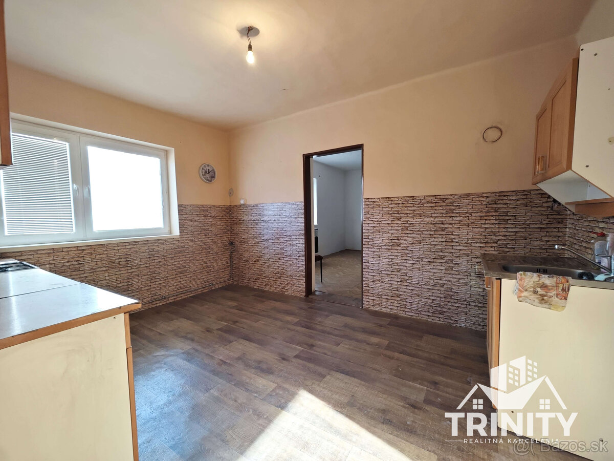 Na predaj poschodový 5-izbový rodinný dom v obci Pribeta - 2